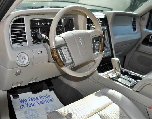 2010 Lincoln Navigator L Sport Utility 4-Door