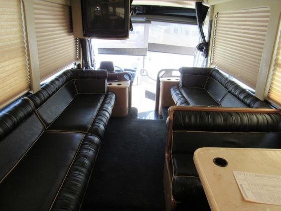 2000 MCI 45' Tour Bus RV Detroit series 60 Diesel motorhome not prevost