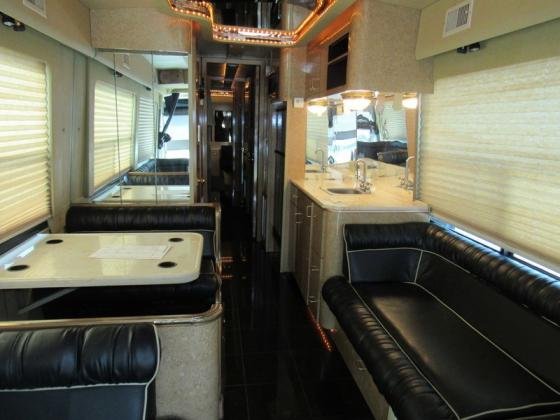 2000 MCI 45' Tour Bus RV Detroit series 60 Diesel motorhome not prevost