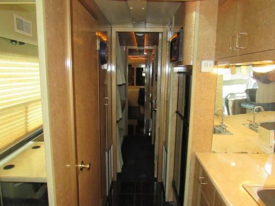 2000 MCI 45' Tour Bus RV Detroit series 60 Diesel motorhome not prevost