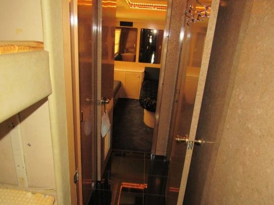 2000 MCI 45' Tour Bus RV Detroit series 60 Diesel motorhome not prevost