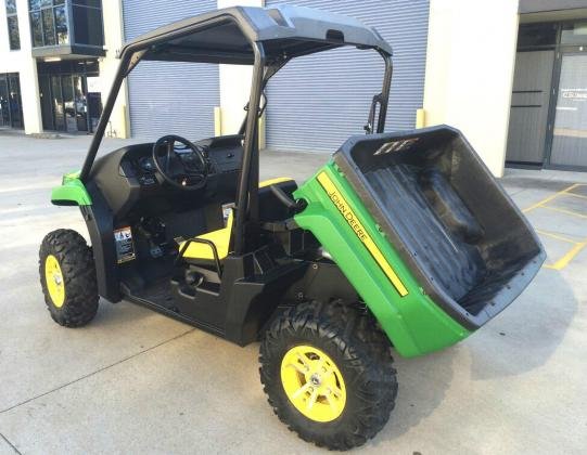 2016 JOHN DEERE GATOR XUV550 4X4 UTILITY