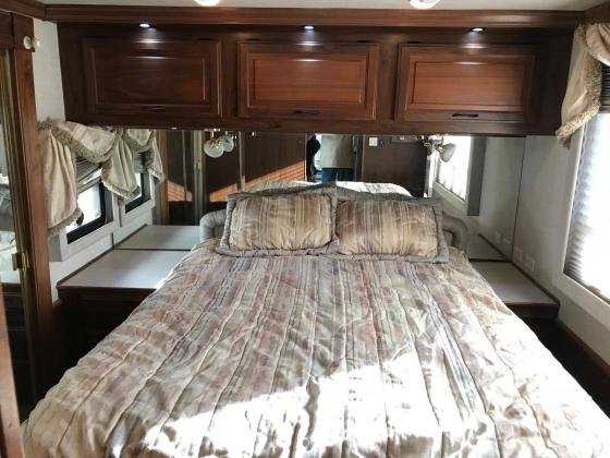 2001 Fleetwood Discovery 38FT Diesel Pusher A