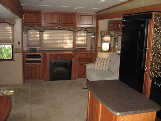 2010 Carraige Cameo 37ft 5th wheel