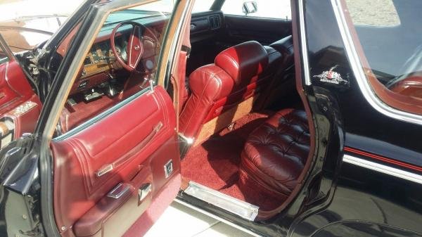 1977 Chrysler Town & Country 350 ci V8
