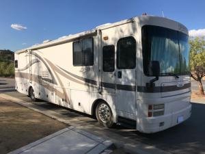 2001 Fleetwood Discovery 38FT Diesel Pusher A