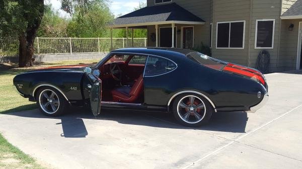 1969 Oldsmobile 442 W-32 Holiday Coupe