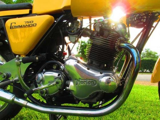 1973 Norton Commando Racebike Replica