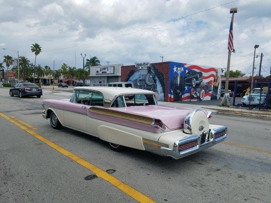 1957 Mercury Turnpike Cruiser V8