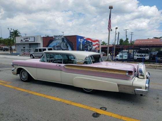 1957 Mercury Turnpike Cruiser V8