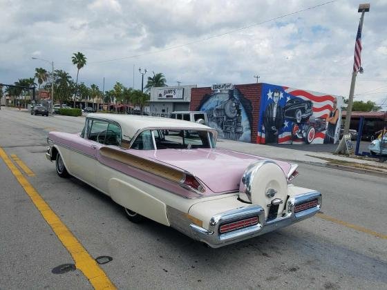 1957 Mercury Turnpike Cruiser V8