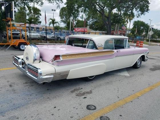 1957 Mercury Turnpike Cruiser V8