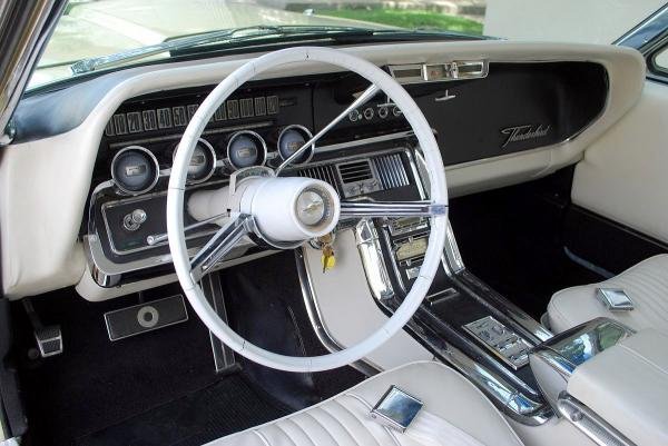 1965 Ford Thunderbird 390 V8