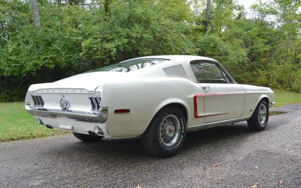 Cars - 1968 Ford Mustang Fastback GT Wimbledon White