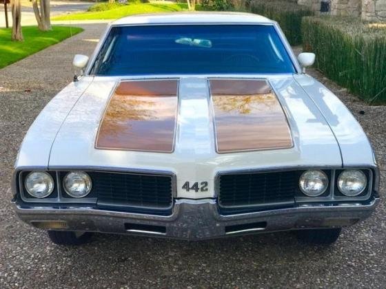 1969 Oldsmobile 442 Holiday Coupe Hurst Tribute