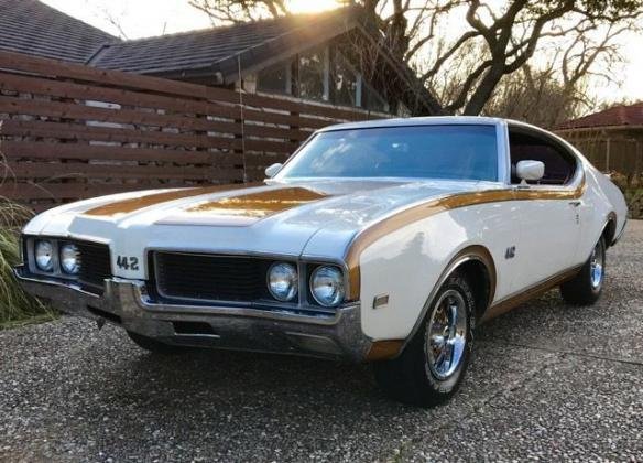 1969 Oldsmobile 442 Holiday Coupe Hurst Tribute