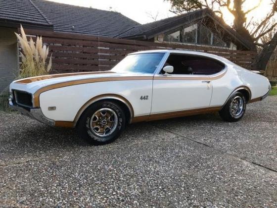 1969 Oldsmobile 442 Holiday Coupe Hurst Tribute