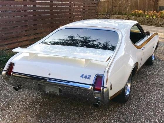 1969 Oldsmobile 442 Holiday Coupe Hurst Tribute