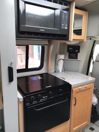 2001 Winnebago Rialta 22HD Motor Home