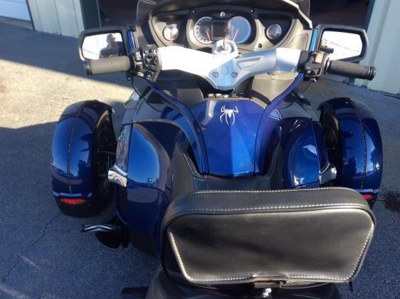 2011 Can-Am Spyder RTS