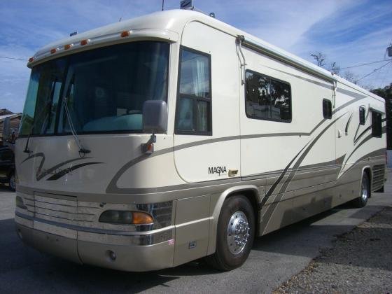 2000 Country Coach Magna Indulgence 40 Ft