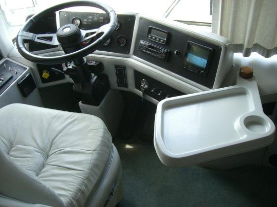 2000 Country Coach Magna Indulgence 40 Ft