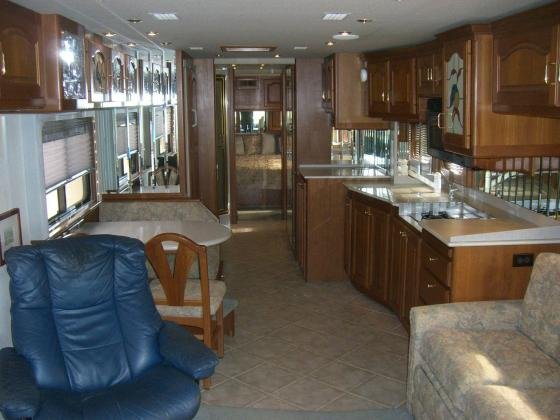 2000 Country Coach Magna Indulgence 40 Ft