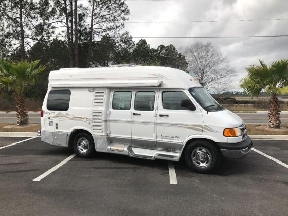 2003 Leisure Travel  Freedom 2A Class B