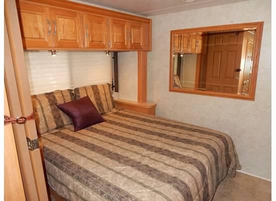 2005 32.6 ft Four Winds Hurricane motorhome