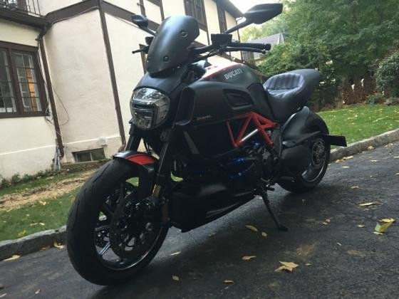 2015 Ducati Diavel Carbon Red