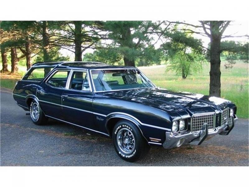 Cars - 1972 Oldsmobile Vista Cruiser Station Wagon