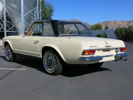 1967 Mercedes-Benz 250 Convertible  2.5L Inline 6 Cylinder