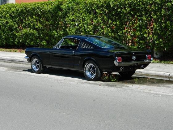 1966 FORD MUSTANG FASTBACK 2+2 FINISHED IN RAVEN BLACK