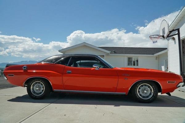 1970 Dodge Challenger RT SE 383 Magnum V8  335 HP