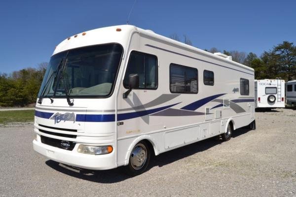 2003 Fleetwood Terra 31H Class A GM Motor Home