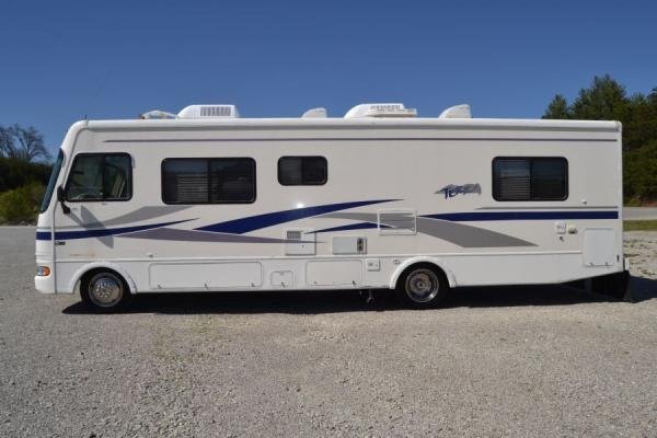 2003 Fleetwood Terra 31H Class A GM Motor Home