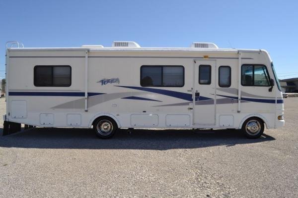 2003 Fleetwood Terra 31H Class A GM Motor Home