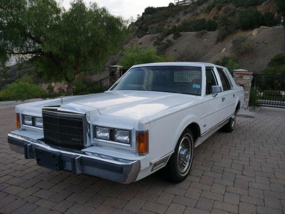 1989 Lincoln Town Car 8 Cyl Sedan Rwd