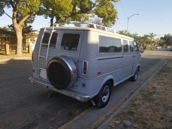 1972 Ford Econoline Club Wagon 302