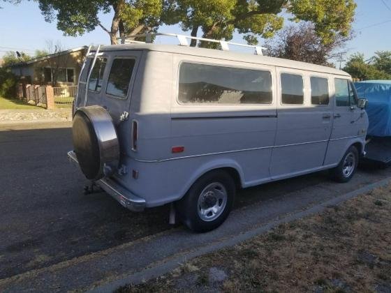 1972 Ford Econoline Club Wagon 302