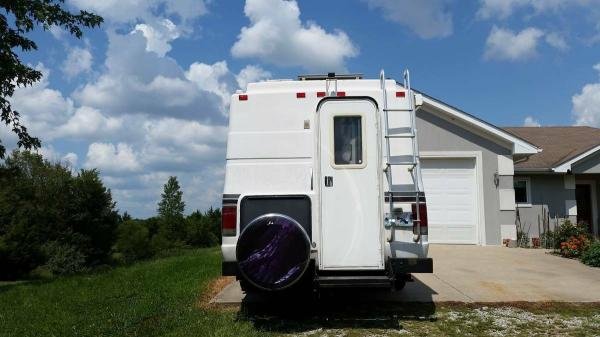 1999 Ford Chinook Premier Class B Motorhome