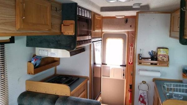 1999 Ford Chinook Premier Class B Motorhome