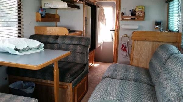 1999 Ford Chinook Premier Class B Motorhome