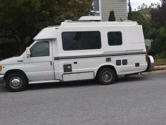 1999 Ford Chinook Premier Class B Motorhome