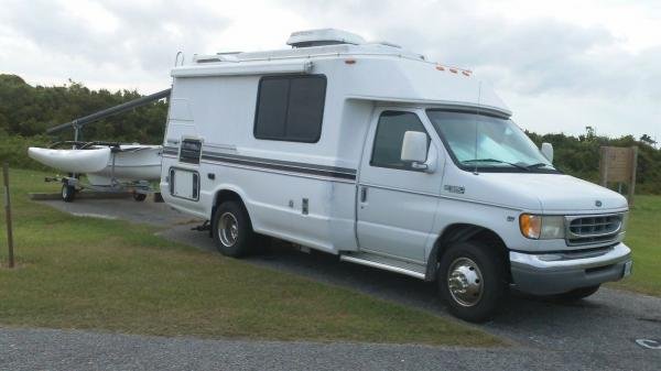 1999 Ford Chinook Premier Class B Motorhome