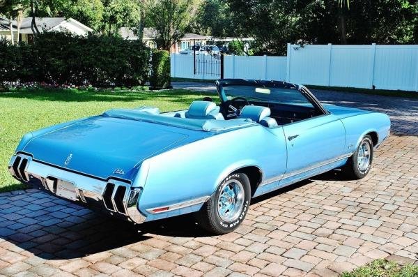 1970 Oldsmobile Cutlass Supreme Convertible 350 CI 4 BBL Engine