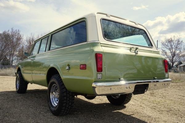 1971 Chevrolet Suburban Custom 20 Deluxe