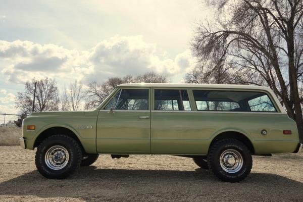 1971 Chevrolet Suburban Custom 20 Deluxe