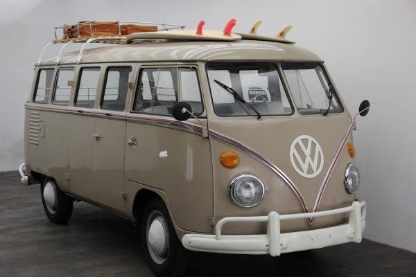 1963 Volkswagen Bus/Vanagon Kombi 15-Window