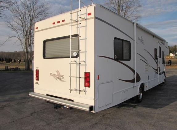 2004 Forest River Sunseeker Model 3100 Class-C Motorhome 32Ft